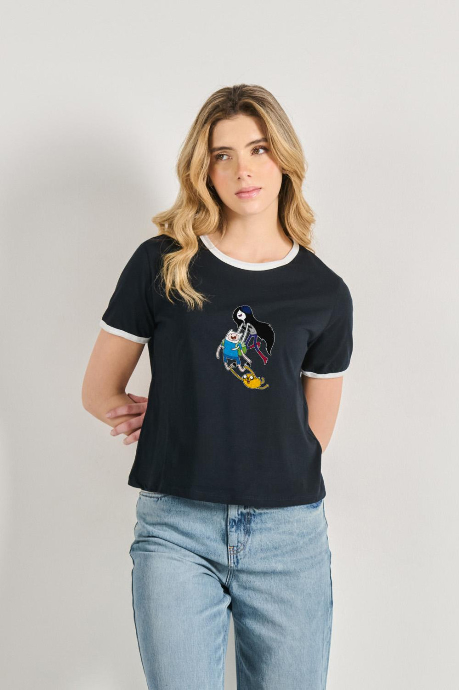 Camiseta unicolor manga corta con arte de Hora de Aventura