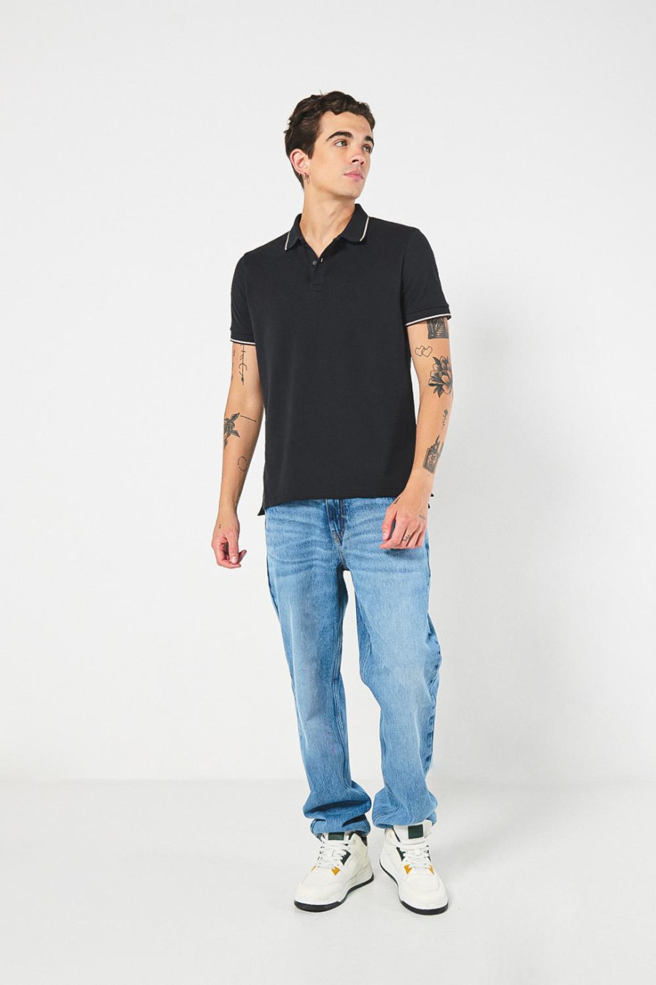 Camiseta unicolor tipo polo manga corta con botones