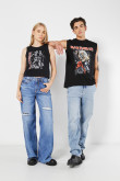 Camiseta femenina manga sisa con estampado en frente de Iron Maiden.