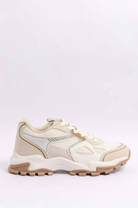 Tenis kakis de plataforma con relieve en suelas altas