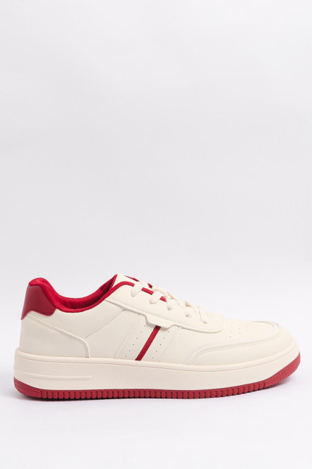 Tenis casuales blancos con contrastes rojos y perforaciones