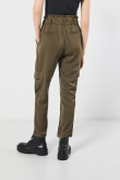 Pantalón cargo unicolor con tiro alto y cintura elástica