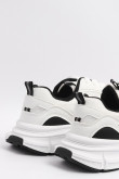 Tenis tipo deportivo color blanco con detalles en negro