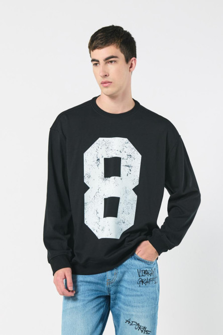 Buzo oversize negro con diseño college y cuello redondo