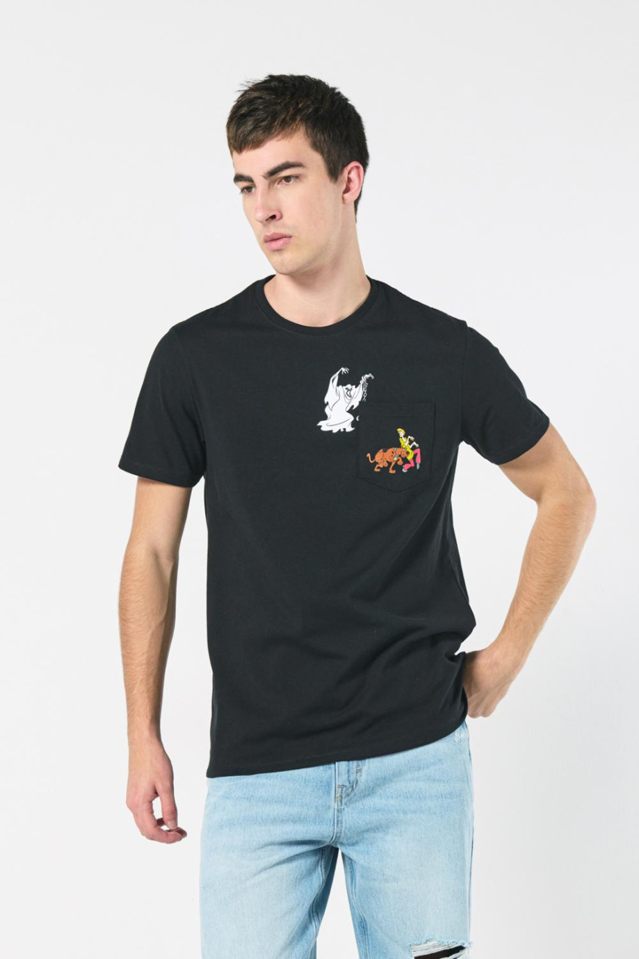 Camiseta negra de Scooby-Doo con manga corta y bolsillo