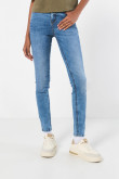 Jean tiro alto jegging azul claro con desgastes sutiles