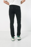 Jean skinny ceñido negro con bolsillos y tiro bajo