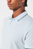 Camiseta unicolor tipo polo manga corta con botones