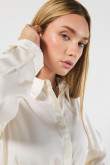 Blusa en satín unicolor manga larga con cinturón