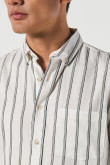 Camisa manga larga unicolor a rayas con cuello button down