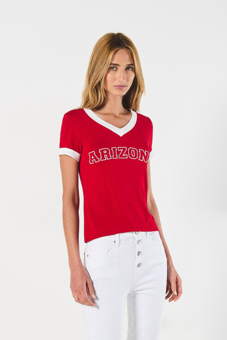 Camiseta roja college manga corta con contrastes blancos