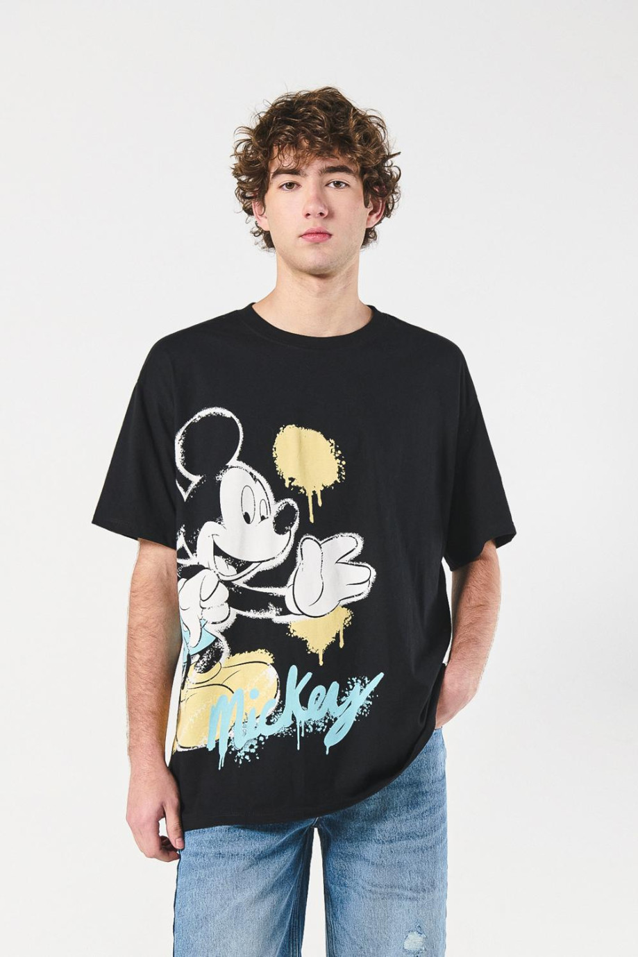 Camiseta manga corta oversize con estampado en frente de Disney.