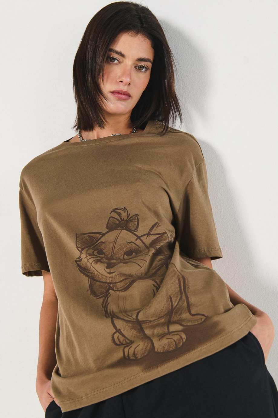 Camiseta unicolor para mujer manga corta estampada en frente de Marie de Aristogatos.