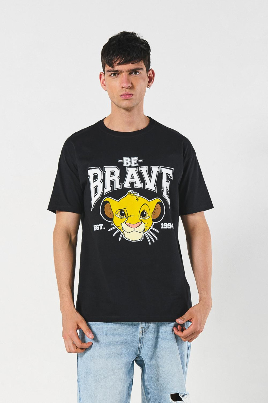 Camiseta manga corta con estampado en frente y espalda de Simba.