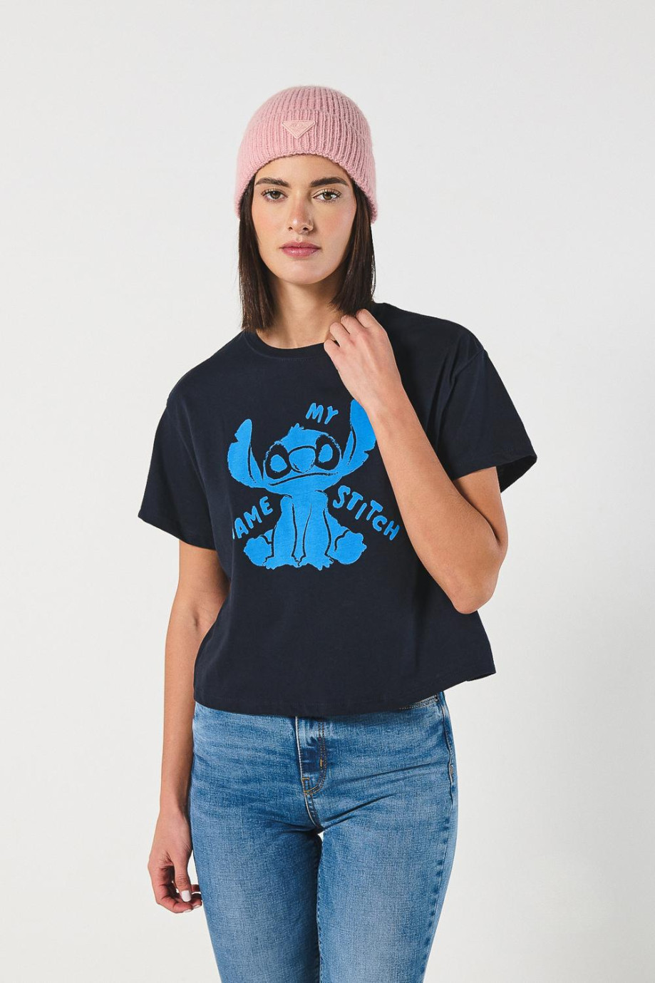 Crop top femenino manga corta con estampado en frente de Stitch.