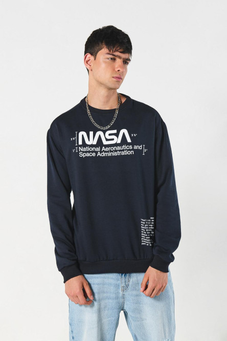 Buzo cuello redondo con estampado en frente de Nasa.