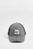 Gorra trucker en color negro con bordado frontal en 3D