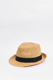 Sombrero masculino de silueta fedora, elaborado en fique sintético trenzado con adorno en contorno, ideal para  todas tu salidas