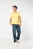 Camiseta unicolor tipo polo con aberturas y manga corta