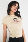 Crop top femenino manga corta con estampado en frente de Betty Boop en tela RIB.