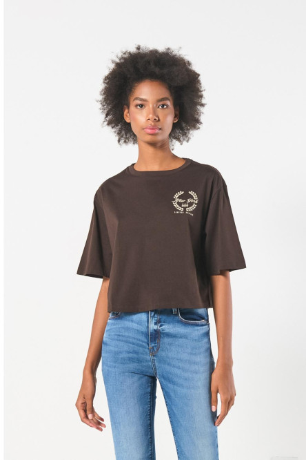 Camiseta café oscura crop top oversize college