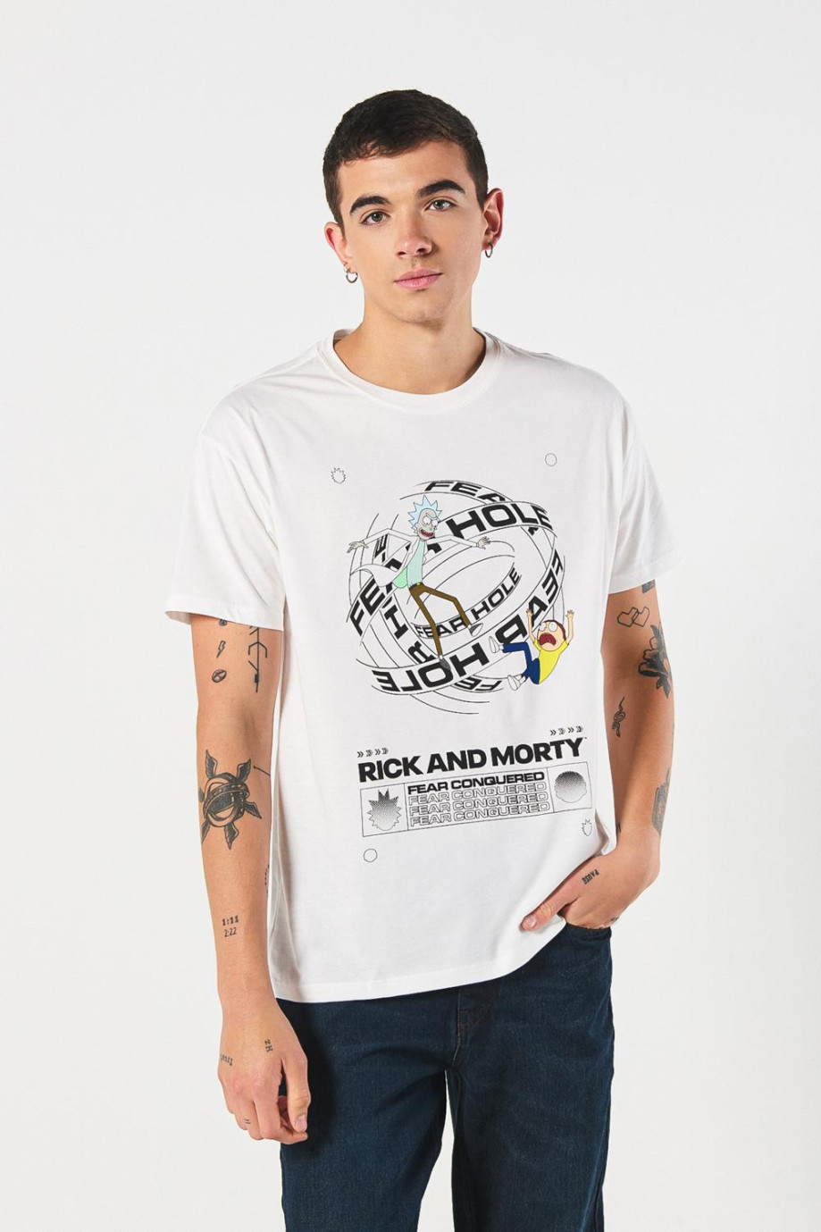 Camiseta cuello redondo crema con arte de Rick and Morty