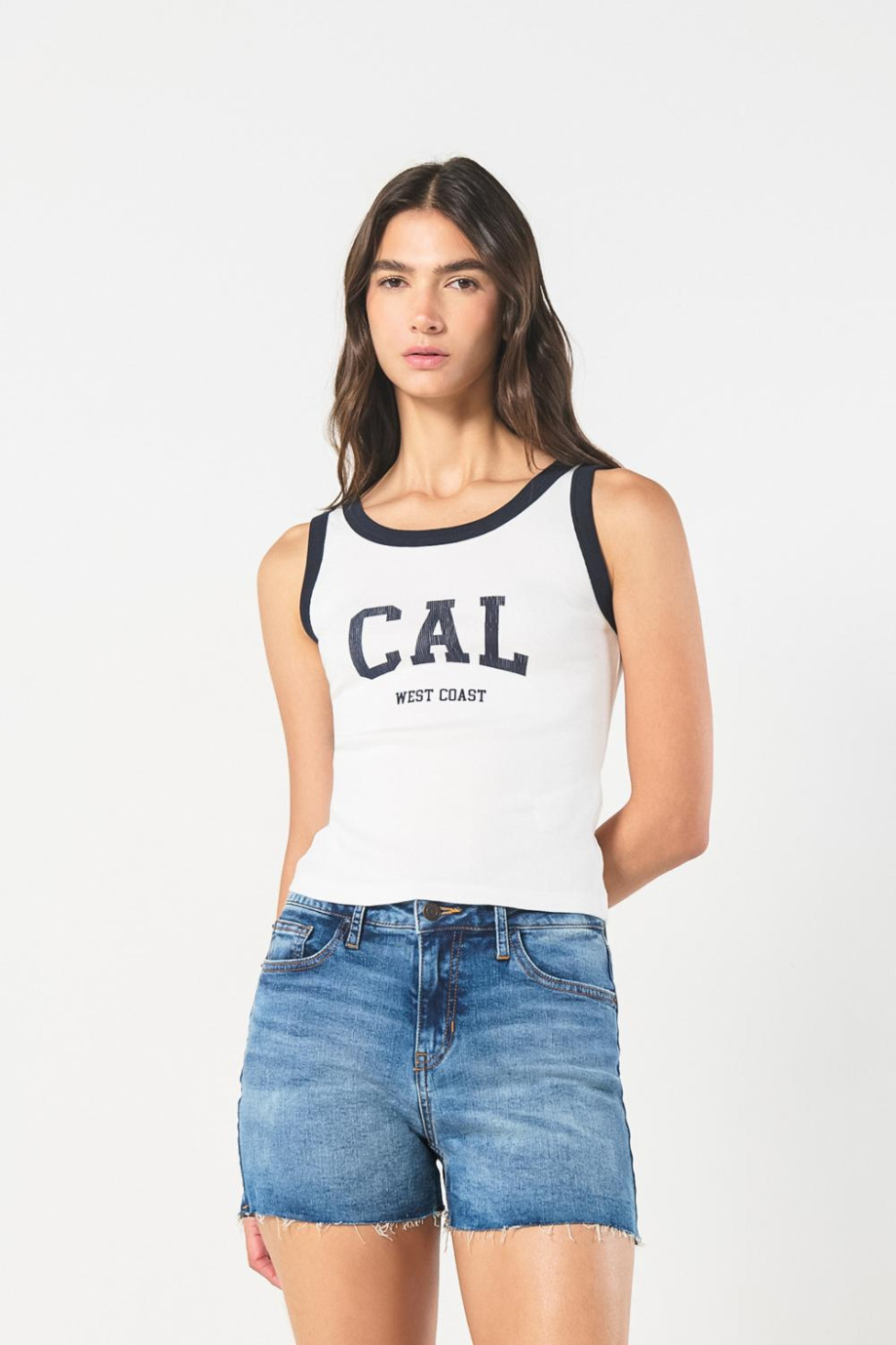 Camiseta crop con estampación tipo college en rib