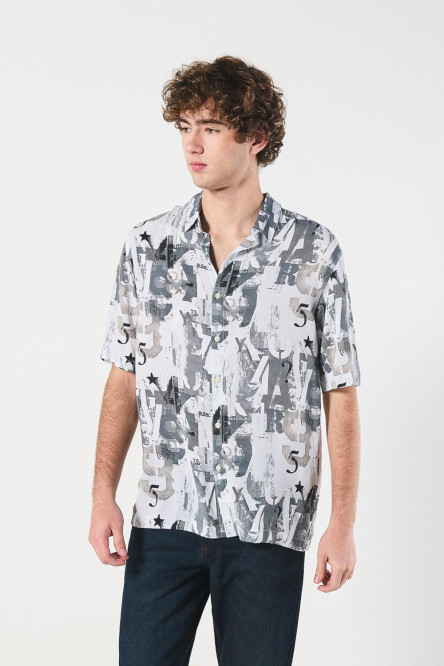 Camisa unicolor estampada con manga corta y cuello sport