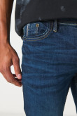 Jean ceñido skinny azul oscuro con bolsillos y tiro bajo