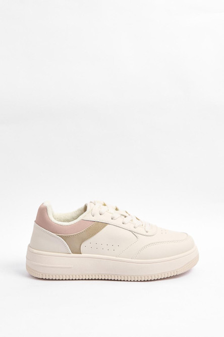 Tenis urbanos tipo skate, crema con contraste.