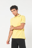 Camiseta polo unicolor con doble botón y manga corta