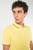 Camiseta polo unicolor con doble botón y manga corta