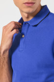 Camiseta polo unicolor con doble botón y manga corta