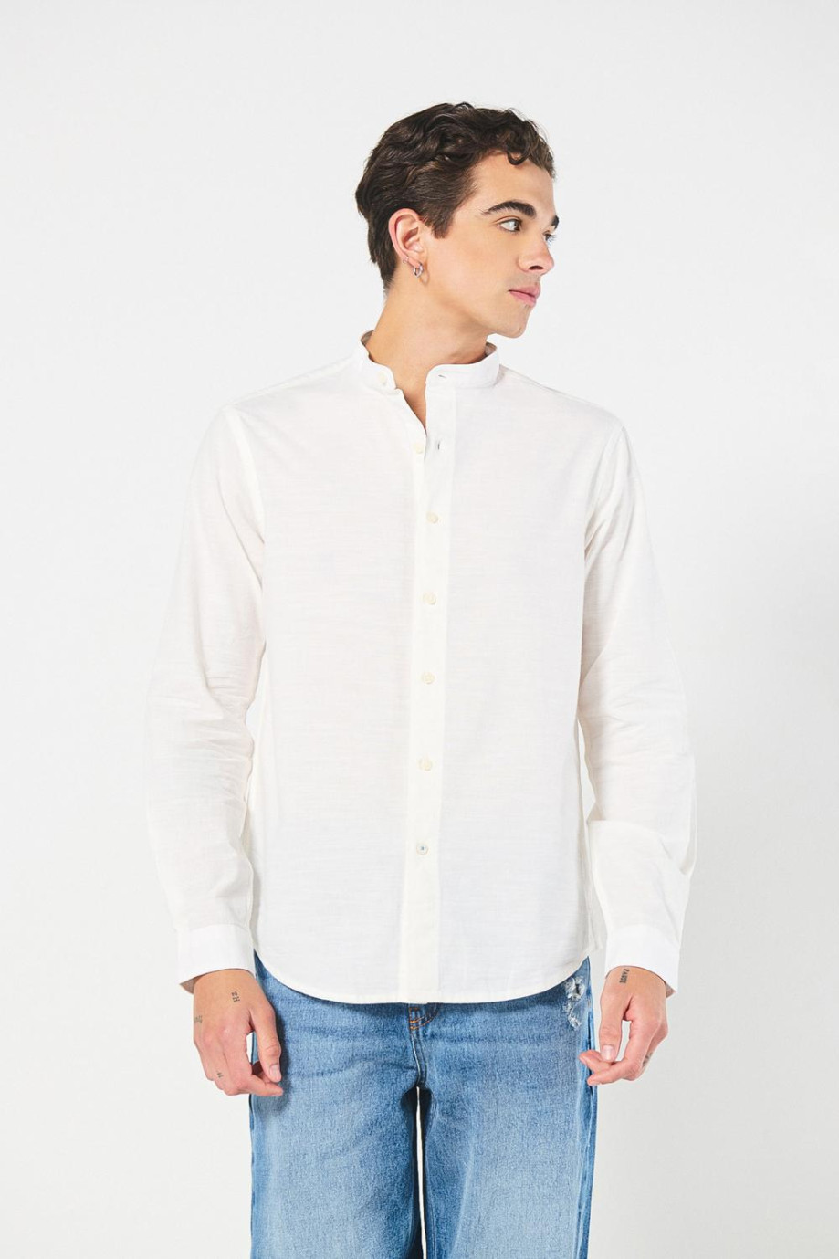 Camisa cuello neru manga larga en slim fit