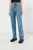 Jean azul claro 90´S tiro alto con bota recta y bolsillos