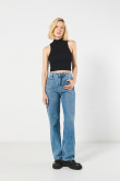 Jean azul claro 90´S tiro alto con bota recta y bolsillos