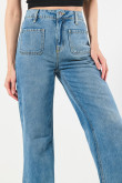 Jean azul claro 90´S tiro alto con bota recta y bolsillos