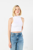 Camiseta para mujer unicolor en tela  acanalada fit slim crop top cuello alto.