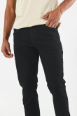 Jean negro skinny ceñido con tiro bajo y bolsillos