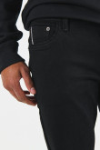 Jean ajustado skinny negro con tiro bajo y bolsillos