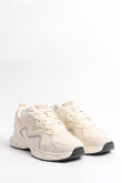 Tenis unicolores de plataforma con texturas y contrastes