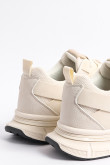 Tenis unicolores de plataforma con texturas y contrastes