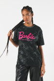 Camiseta negra tie dye de Barbie con manga corta