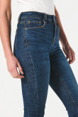Jean azul oscuro jegging con bolsillos y ajuste ceñido