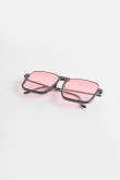 Gafas de sol de marco cuadrado y lentes color cafe.