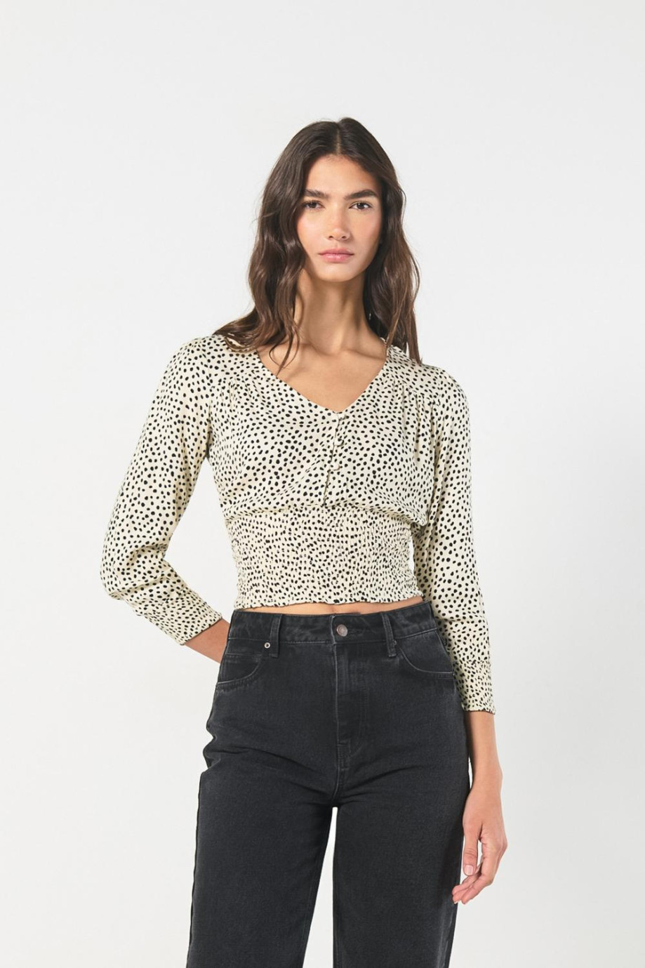 BLUSA RAYON/ESTAMPADA ESCOTE V ENCAUCHADA MANGA LARGA.