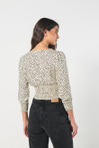 BLUSA RAYON/ESTAMPADA ESCOTE V ENCAUCHADA MANGA LARGA.