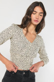 BLUSA RAYON/ESTAMPADA ESCOTE V ENCAUCHADA MANGA LARGA.