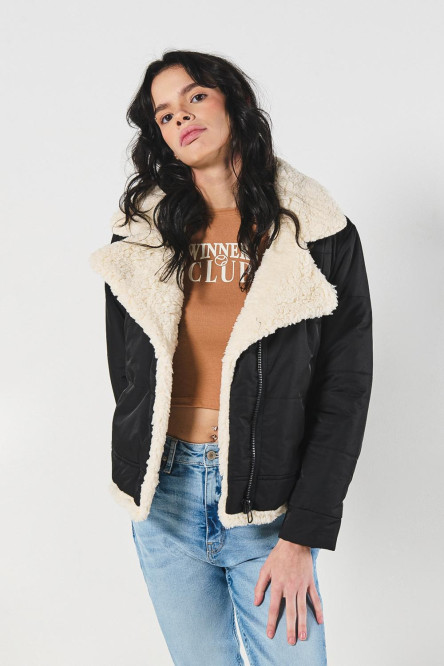 Chaqueta unicolor biker acolchada con detalle sherpa interno