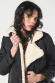 Chaqueta unicolor biker acolchada con detalle sherpa interno